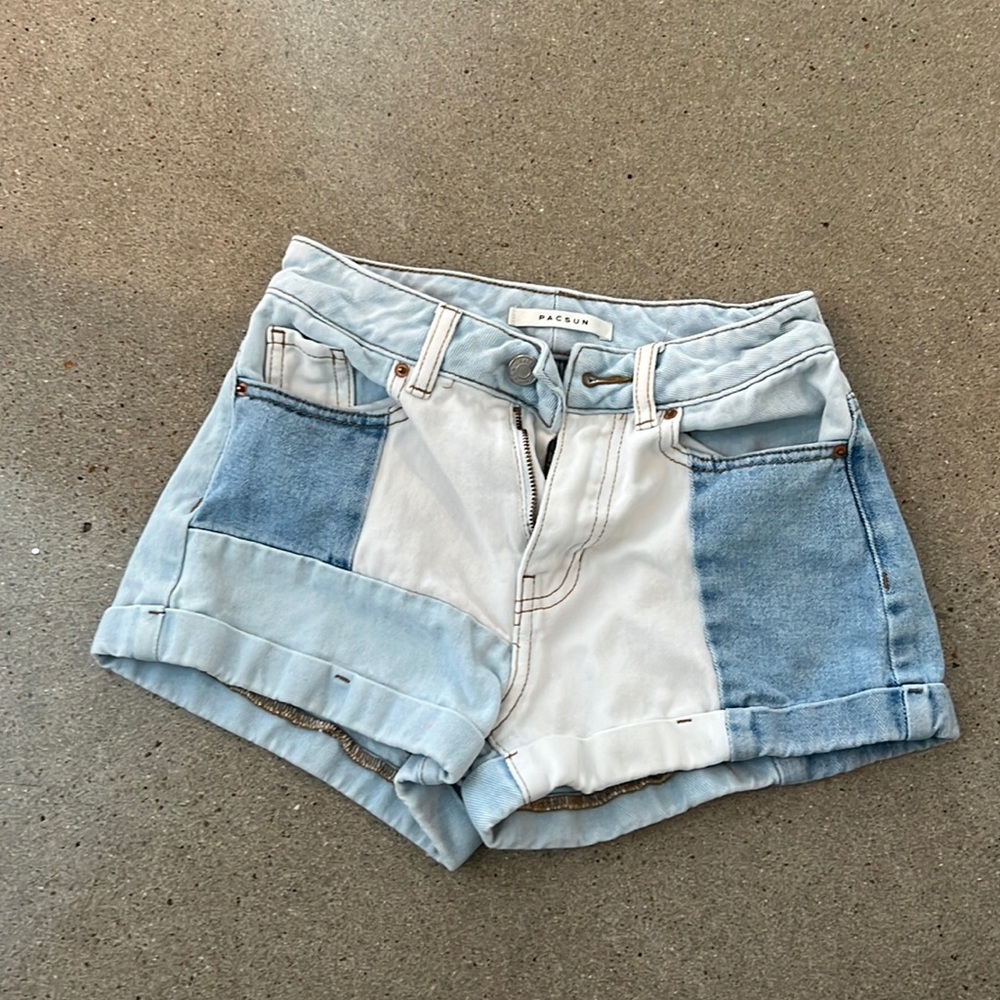 Pacsun girls/teen/mom denim short. "Mom short 22"